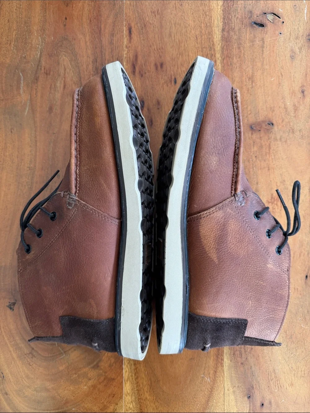 TOMS Men's Chestnut Brown Leather Chukka Boots with Black Laces